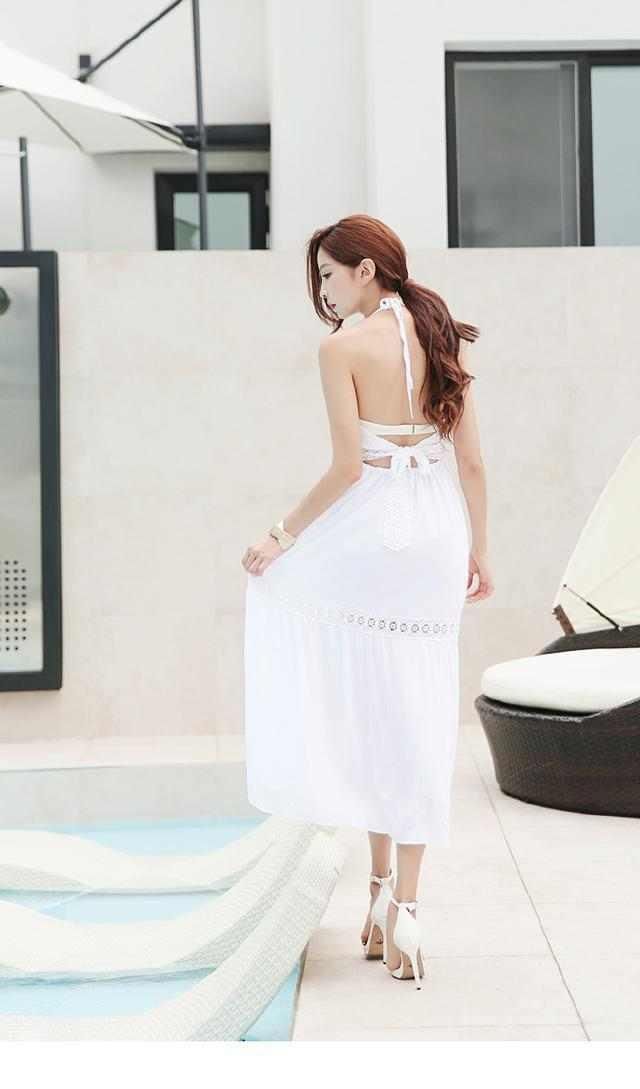 清新吊带连衣裙搭配一字扣细跟鞋，小姐姐穿出清新感，打造好身材