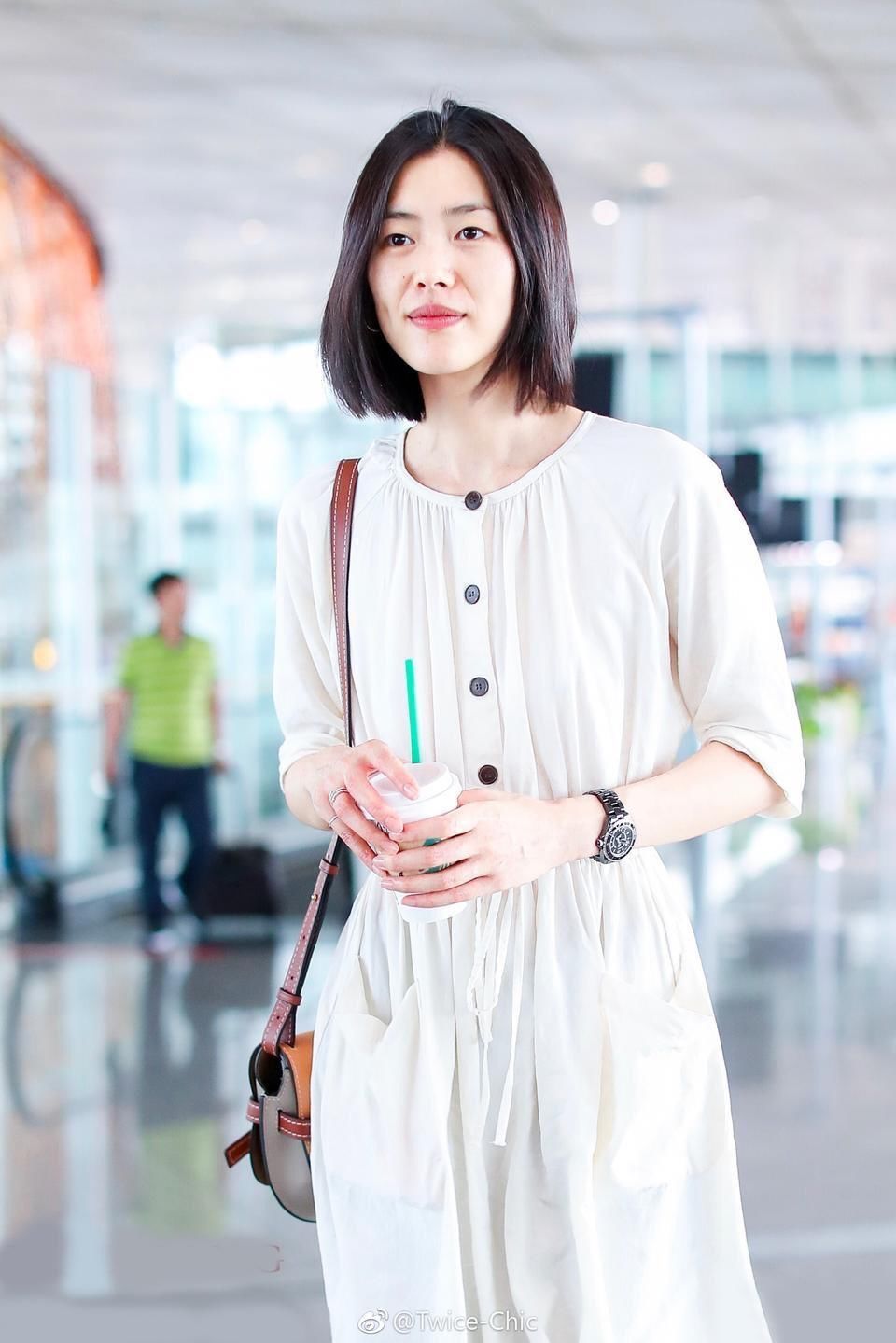 刘雯江疏影穿Zara就敢机场秀?热巴能把三百的裙子穿出三万的效果