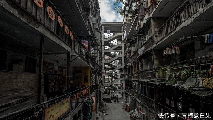 内地这座破旧老楼房，与香港北角很相似，瞬间成了网红景点