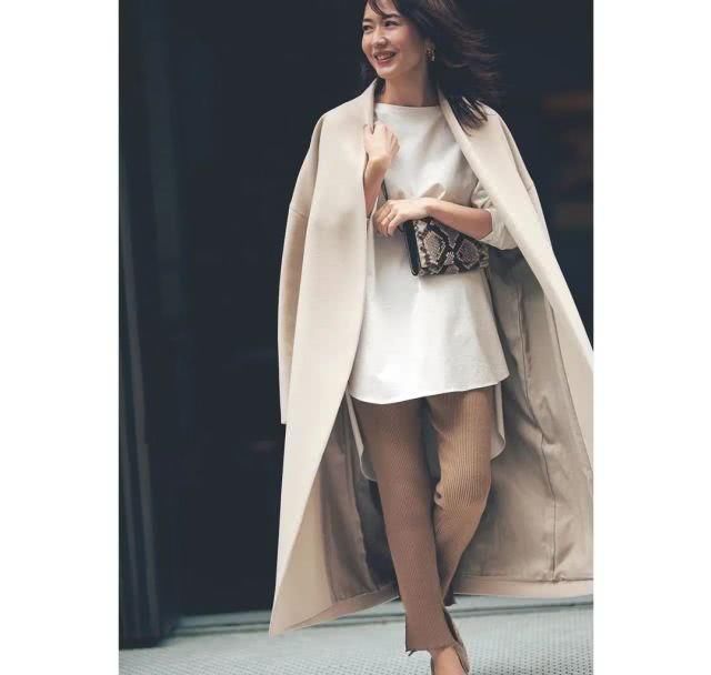 『伊藤真知』他们的基础款也不一般 每一件都能穿很多年
