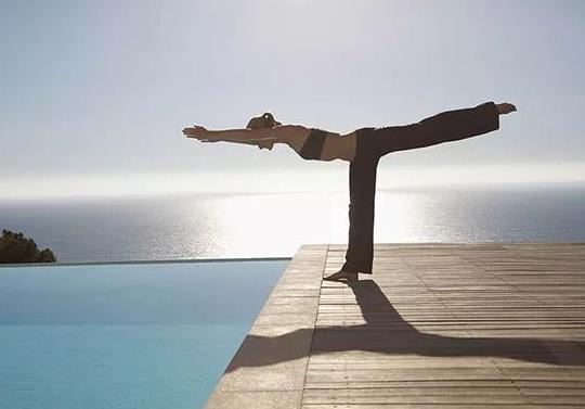 瘦20斤的周笔畅不输杨幂？别信“骨架大没法瘦”！