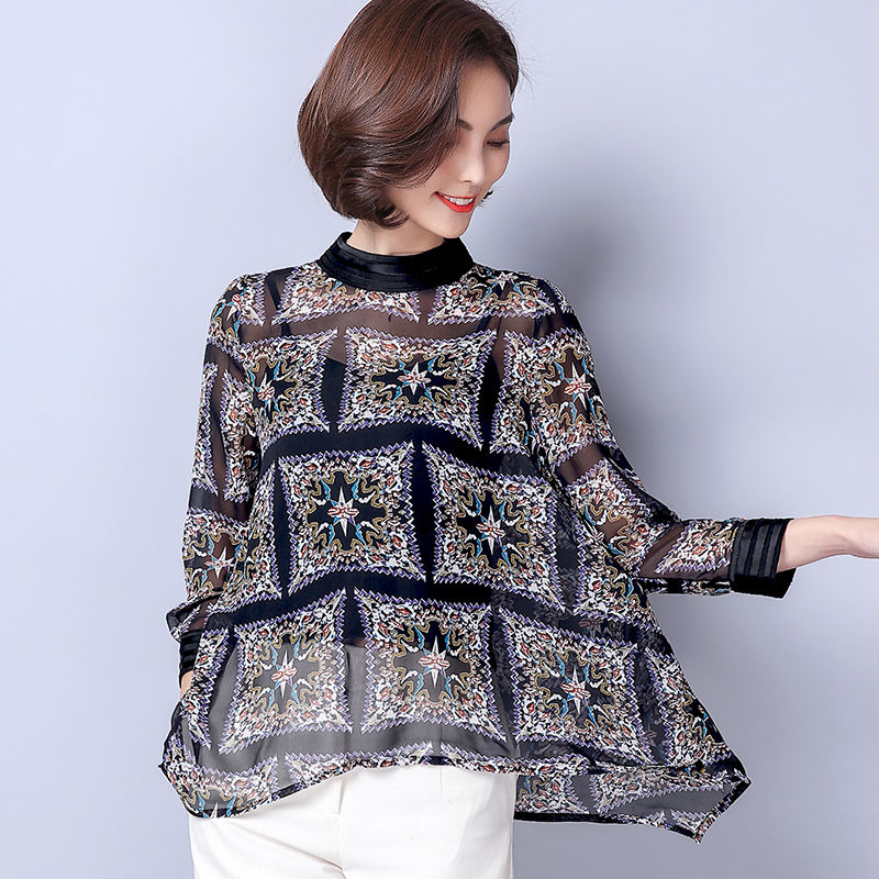 从没见过这么吸睛的小衫,随便搭条黑裤子,就美的让人挪不开眼