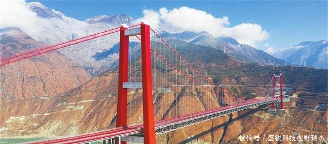 这座桥被称为是“中国式奇迹”，靠山拽住大桥，深入地下100多米