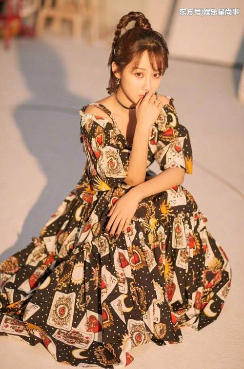 杨紫真的绝了，把“库洛牌”全都穿身上，难怪能让邓伦“心动”！