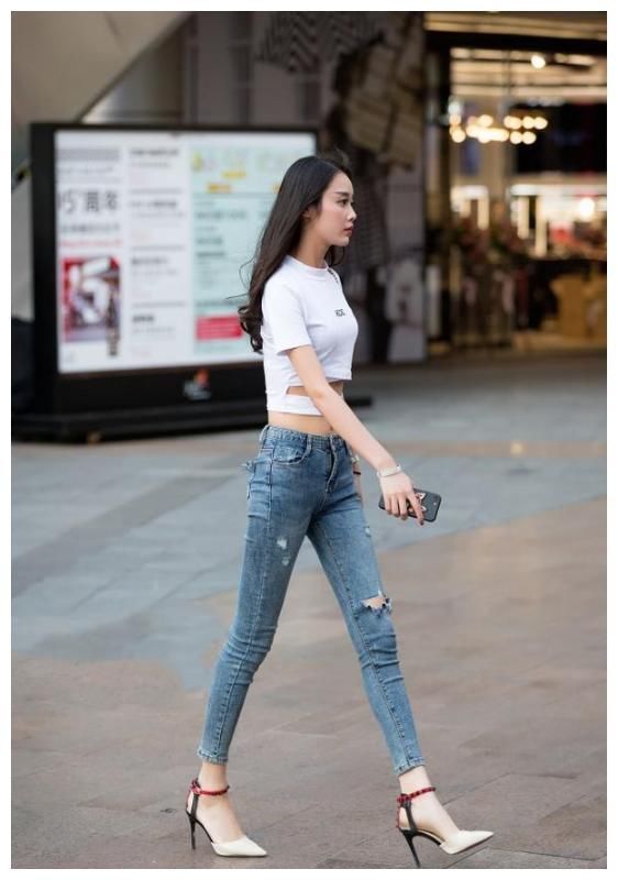 街拍:图1玲珑身段，图4青春时尚，图6性感低胸蕾丝吊带妩媚撩人