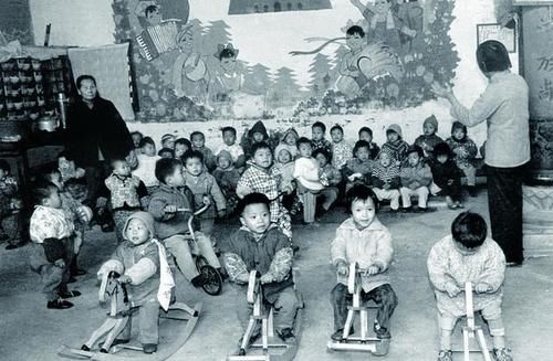  摄影师|50年，30余万张照片，这位广州摄影师用影像讲述社会发展