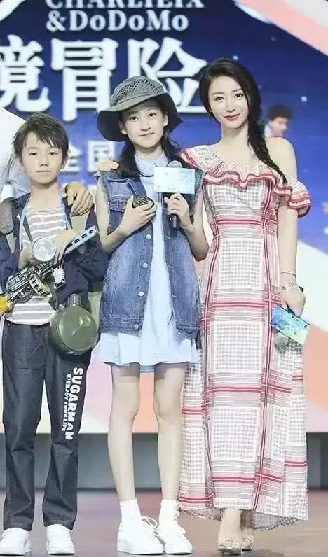 穿的越少就越美，柳岩这身裙子，美出了新高度，你知道吗