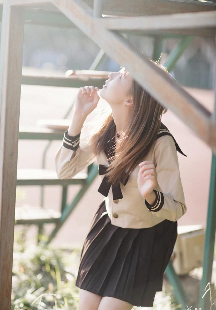 性感制服美女短裙美腿气质写真图片