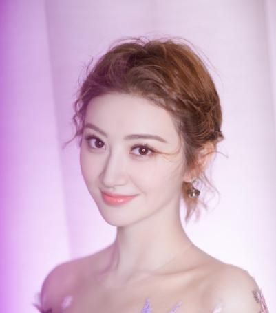 「国民」笑容那么甜美的景甜,和张继科谈恋爱 网友:国民女神初长成!