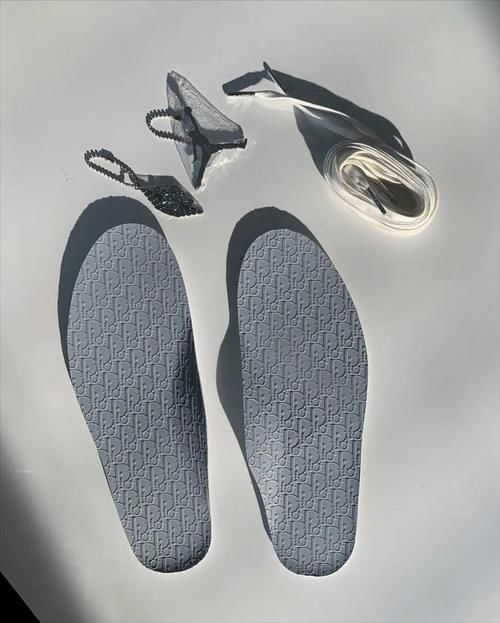 「联名」内部爆料Dior x AJ1联名本周将公布抽签,众星上脚,欧美要延期发售?