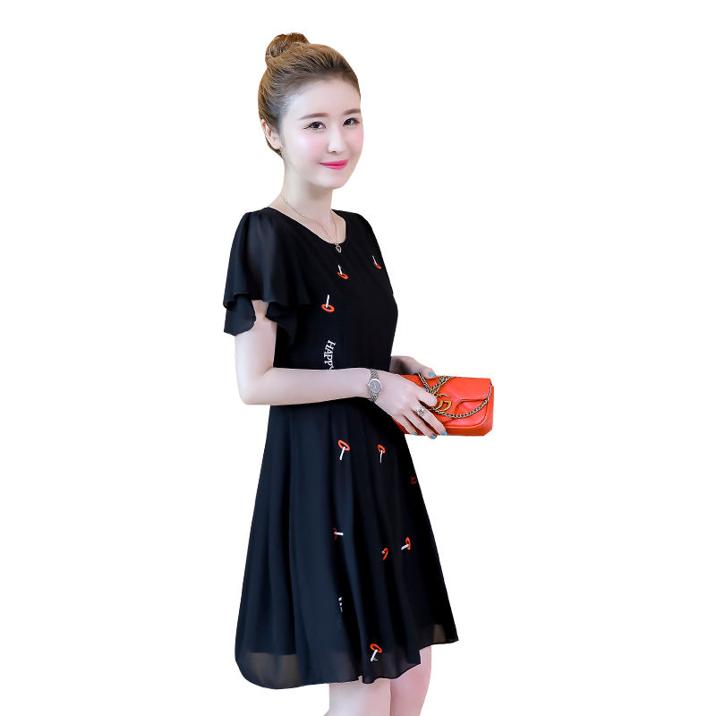 从来没见过这么漂亮的包臀裙，洋气又迷人，拍照超上镜