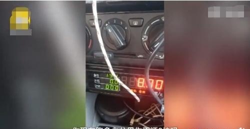 因1块钱，司机将乘客拉回出发地，导致错过火车，网友：两个杠精