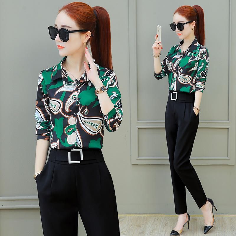 9月出游，不一定穿裙子，70后老婆穿这，洋气套装，比风景还美