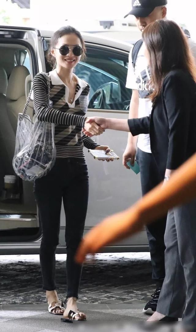 时髦办｜看完它们，我还真找不到夏天不穿拖鞋的理由