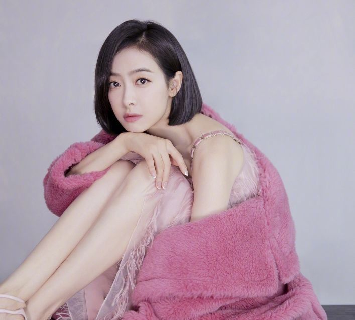 太子妃张天爱带着新发色杀回来了?