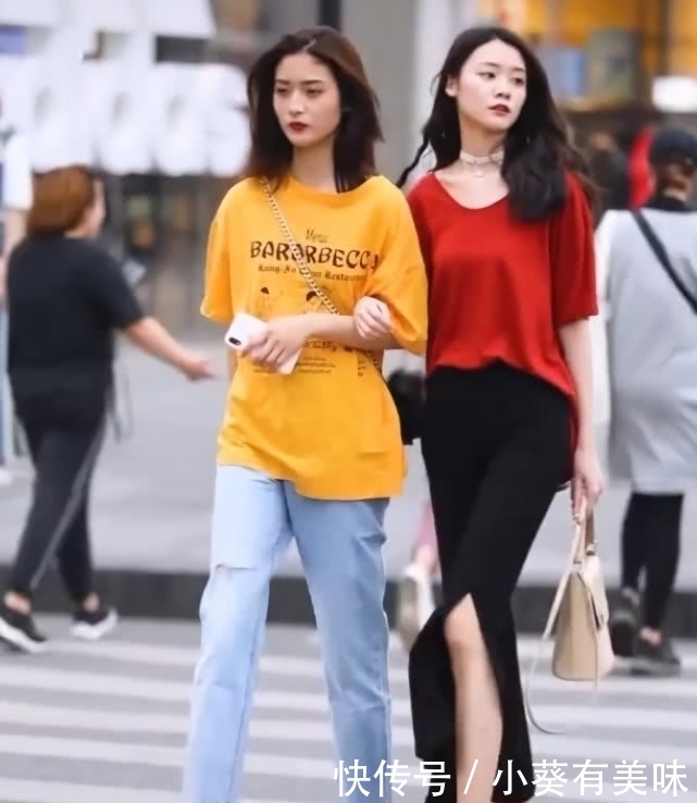搭配@女神和女汉子成为闺蜜太抢镜:一个穿真裤子,一个穿“假裙子”