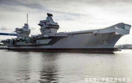 「低调」凌晨时分,英方航母低调返回母港,民众记录罕见画面