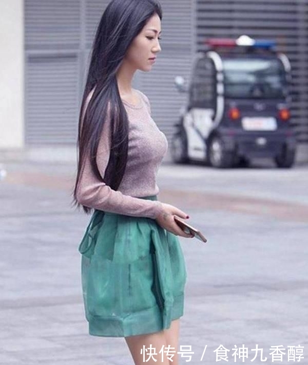  [气质]热情活泼的时尚街拍：身材修长的美女，展示女神的完美气质