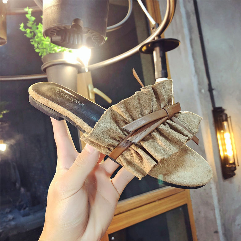 选择这样的凉鞋，给你的美足降降温~