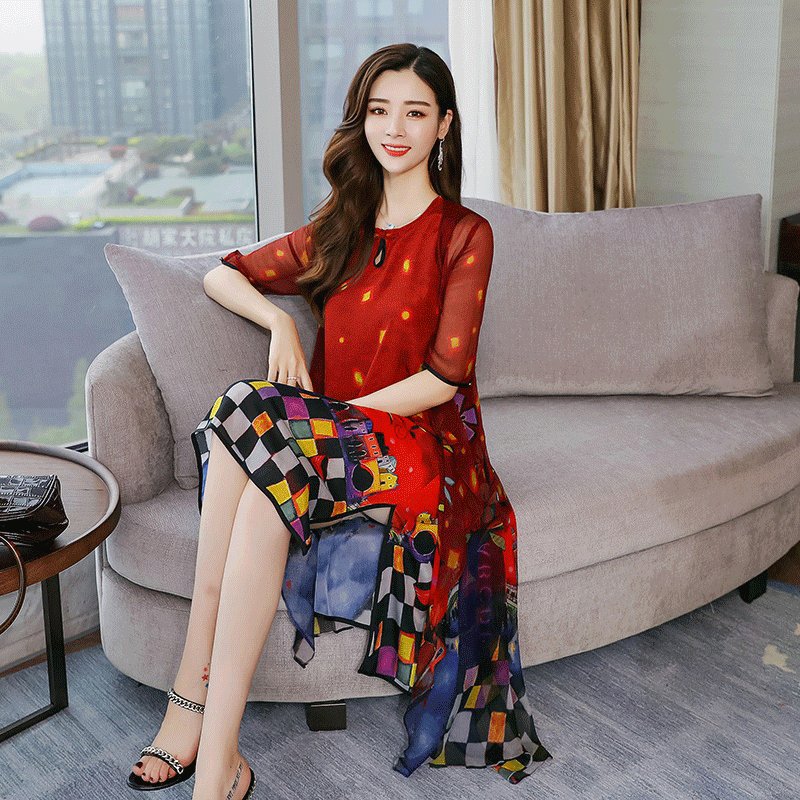 裙子季季换，今秋换什么，真丝连衣裙让你美出新高度