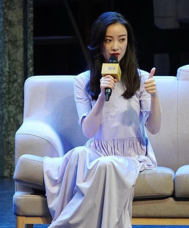  『面料』春天穿这4款裙子 要小心！它们自带俗气和廉价感，特别“葬”气质