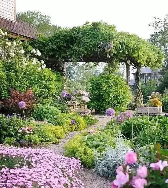  [花园里]花园里安置一样物件起画龙点晴之功效，瞬间让你的花园变美100倍