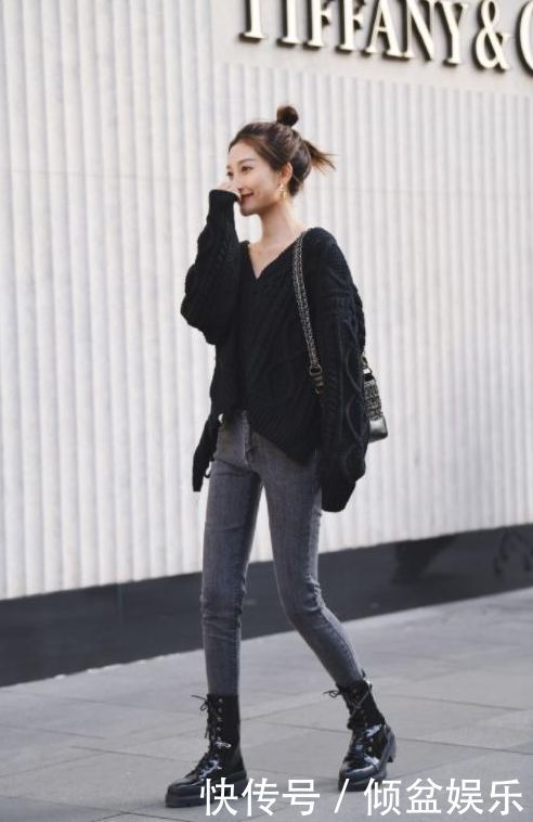 『时尚』街拍丸子头美女温婉优雅的穿搭,时尚又大气
