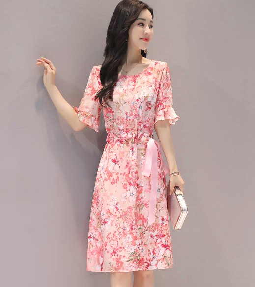 入秋了，35岁的我打死也不穿打底裤，就爱穿这种裙，才有女人味