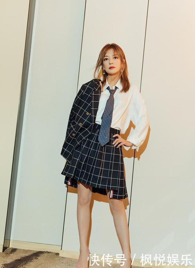 『女人』女人过了三十岁尽量少穿T恤,换成衬衫更加显气质,尤其是这几款