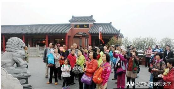 越南人中国游，王府井吃了只烤鸭，结账时懵了，老板：没看菜单？