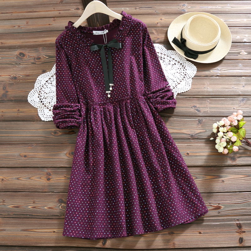 老婆不算漂亮，但很会打扮!入秋一身棉麻+白鞋，都夸她年轻貌美