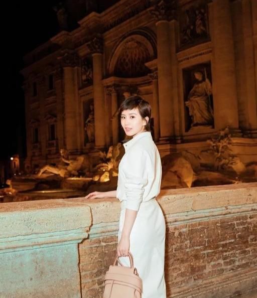  『打造』运用经典色打造时髦造型!早春实用穿搭指南,你最pick哪一套