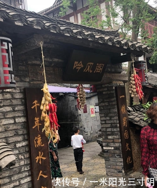 成都古镇多！为何黄龙溪非去不可？