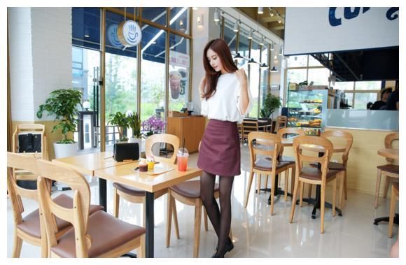 孙允珠黑丝袜:美腿细长,皮肤白皙!