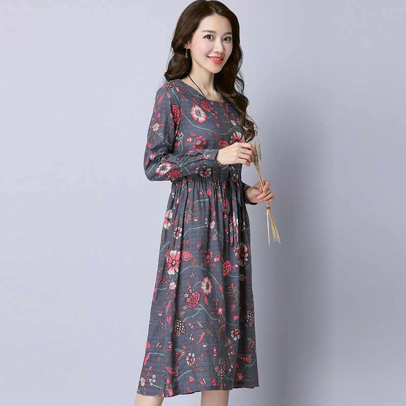 竟想不到，这薄款“棉麻”裙这么时髦，六七零后穿，满满女人味