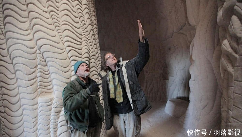 男子久住沙漠不肯搬走,25年只做一件事,进入洞穴后看呆了!