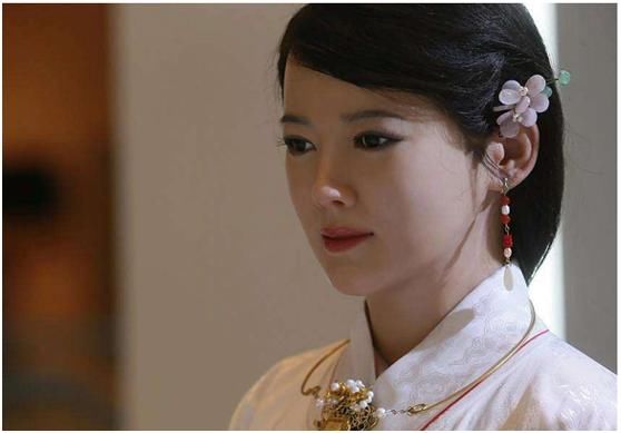 超级人工智能索菲亚 两岁能开汽车还能谈婚论嫁