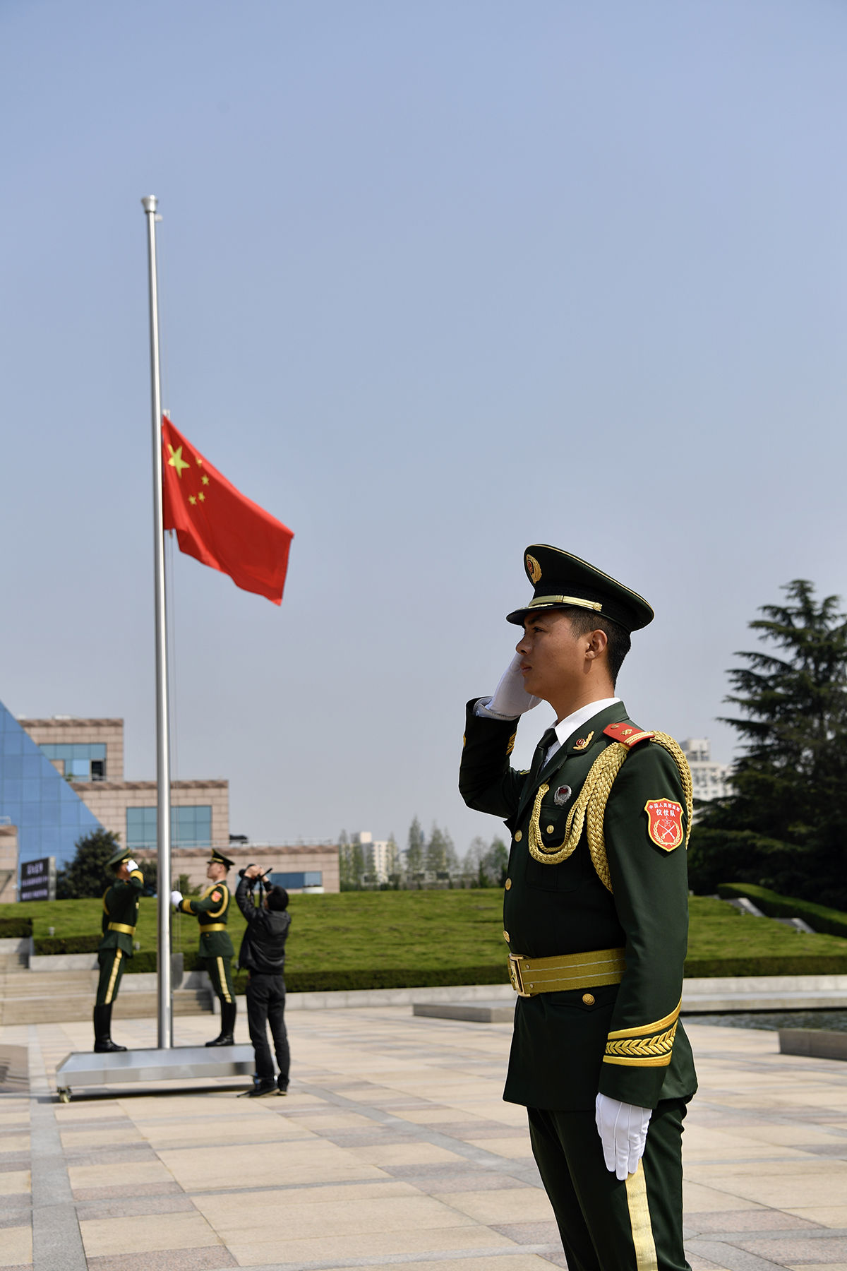  『全城』这一刻，上海，全城志哀