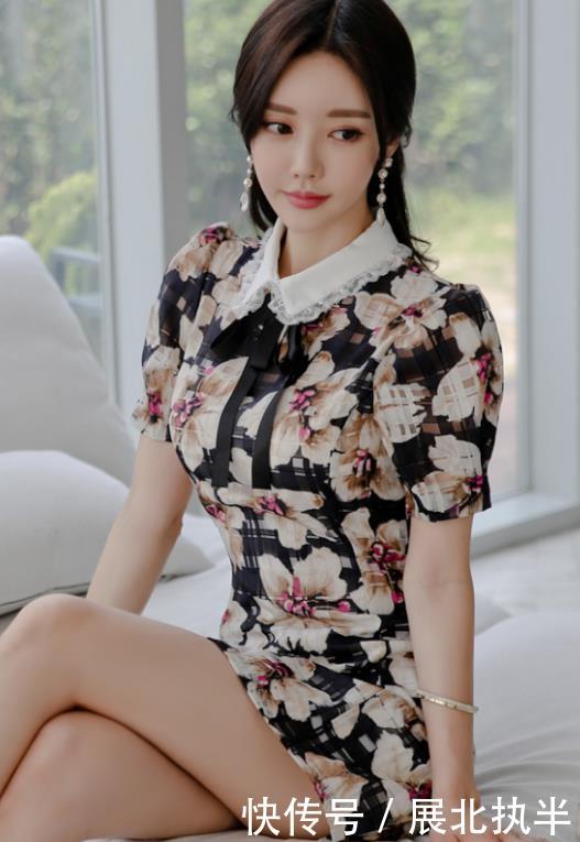 「碎花」街拍：月眉星眼的小姐姐，一件碎花的连衣裙，优雅唯美清新