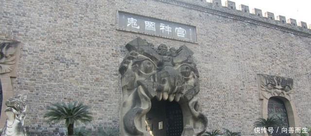 我国出现一座“鬼城”,白天能看到人山人海,夜里却没有人敢去