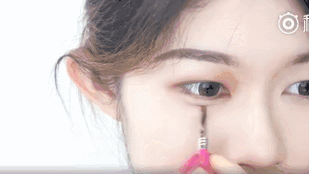 王祖贤从不修眉，邱淑贞最爱大红唇……被火爆抖音复古港风妆惊艳