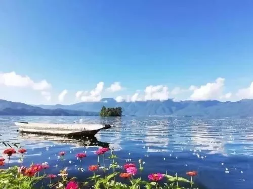 我们去这些神仙美地打卡,赏山川湖泊,漫步幽静古镇【2020热门旅游景点】