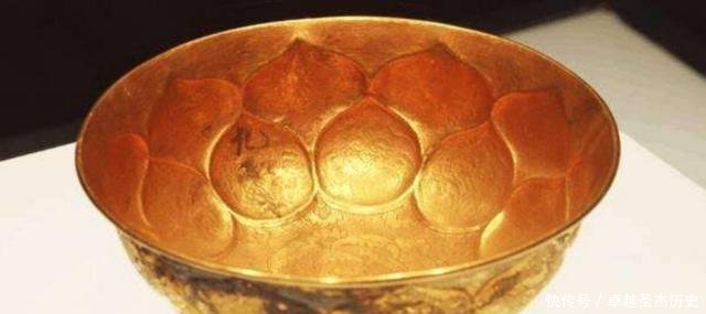 河南农民拿着金碗去做鉴定，专家苦苦要求上交，却被老农一口回绝