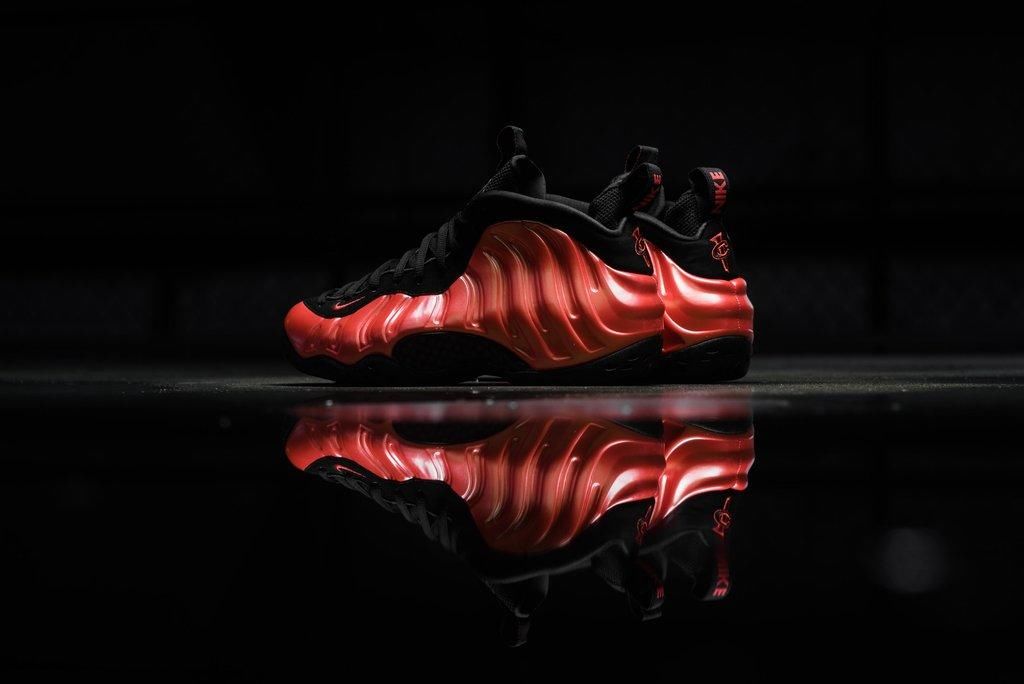 迷人的金属电光鞋面!辣椒喷 Foamposite One 明日官网发售