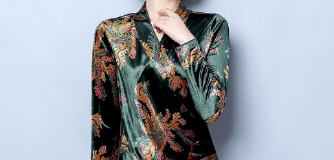 不得不说!46岁老婆穿这，新式小衫+牛仔裤，气质甩旗袍几条街