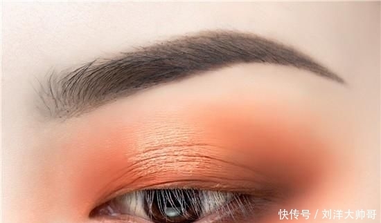 『眼妆』今天的眼妆分享,请你们注意查收!快点来学吧,简单易学一学就会。
