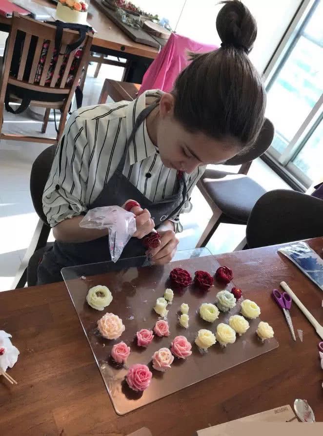 难怪周董放弃了蔡依林选择昆凌,看完天王嫂在家的样子你就释然了