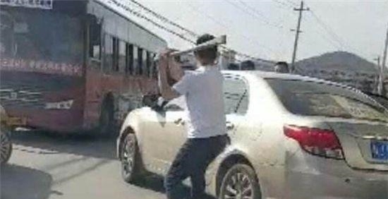 压死一只鸡索赔180万 广东一“村霸”领刑12年