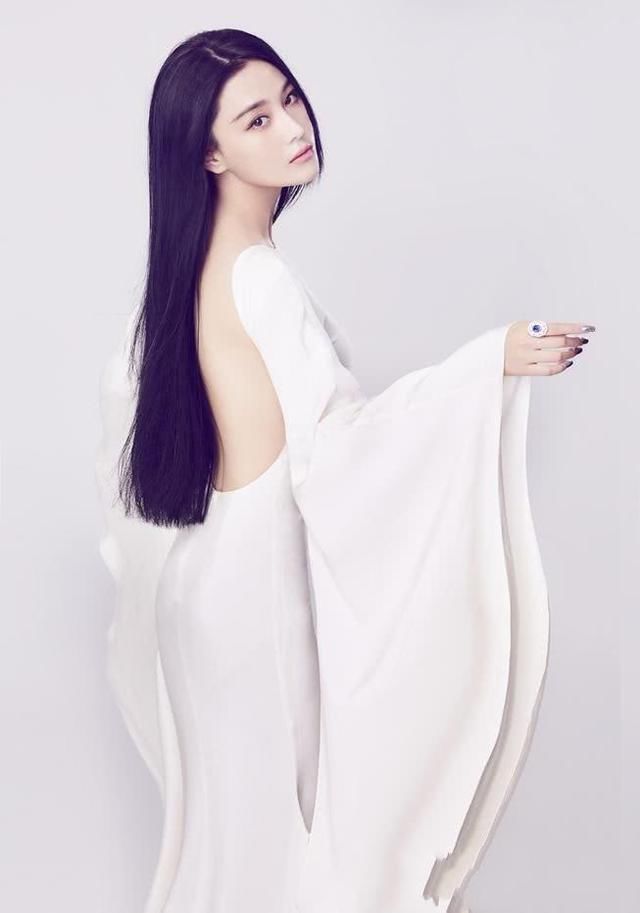 张馨予太猛了！穿了条别人不敢穿的短裤出门，网友：这叫个性！