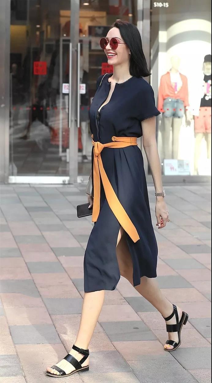 广州街拍 有种美叫做回眸一笑百媚生 个个是傲人翘臀、细腰美胸